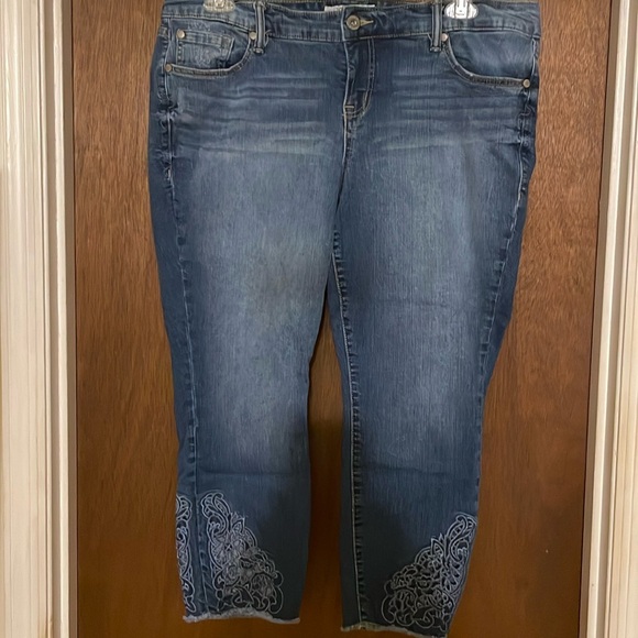Torrid Premium cropped jeans - Picture 7 of 7